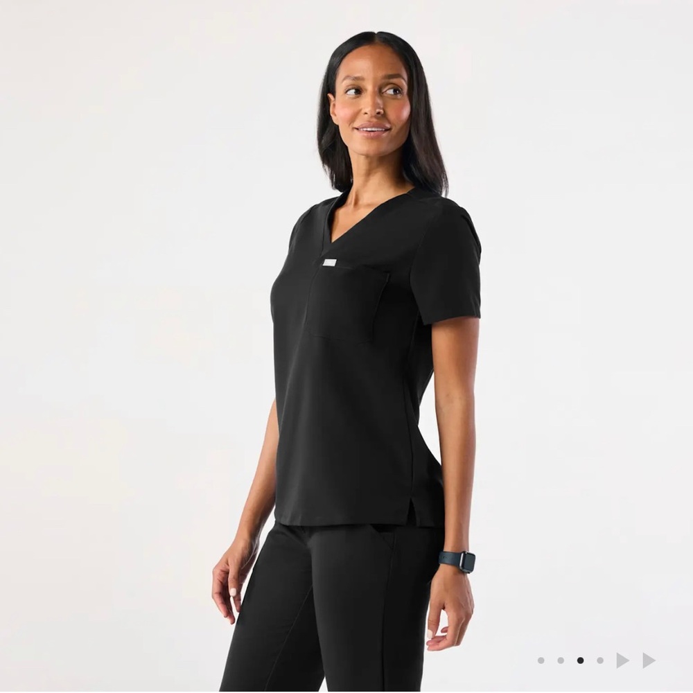 Catarina One-Pocket Scrub Top Figs